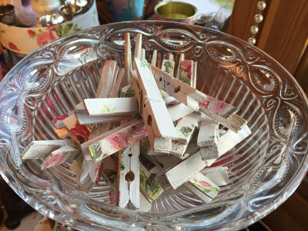 Wings of Whimsy: Decoupaged Clothespins #diy #tutorial #decoupage #napkin